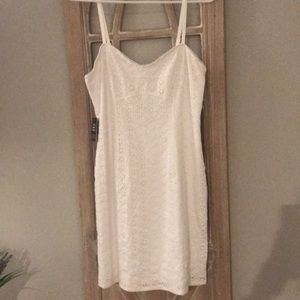 👗 NWT Express islet dress with keyhole back